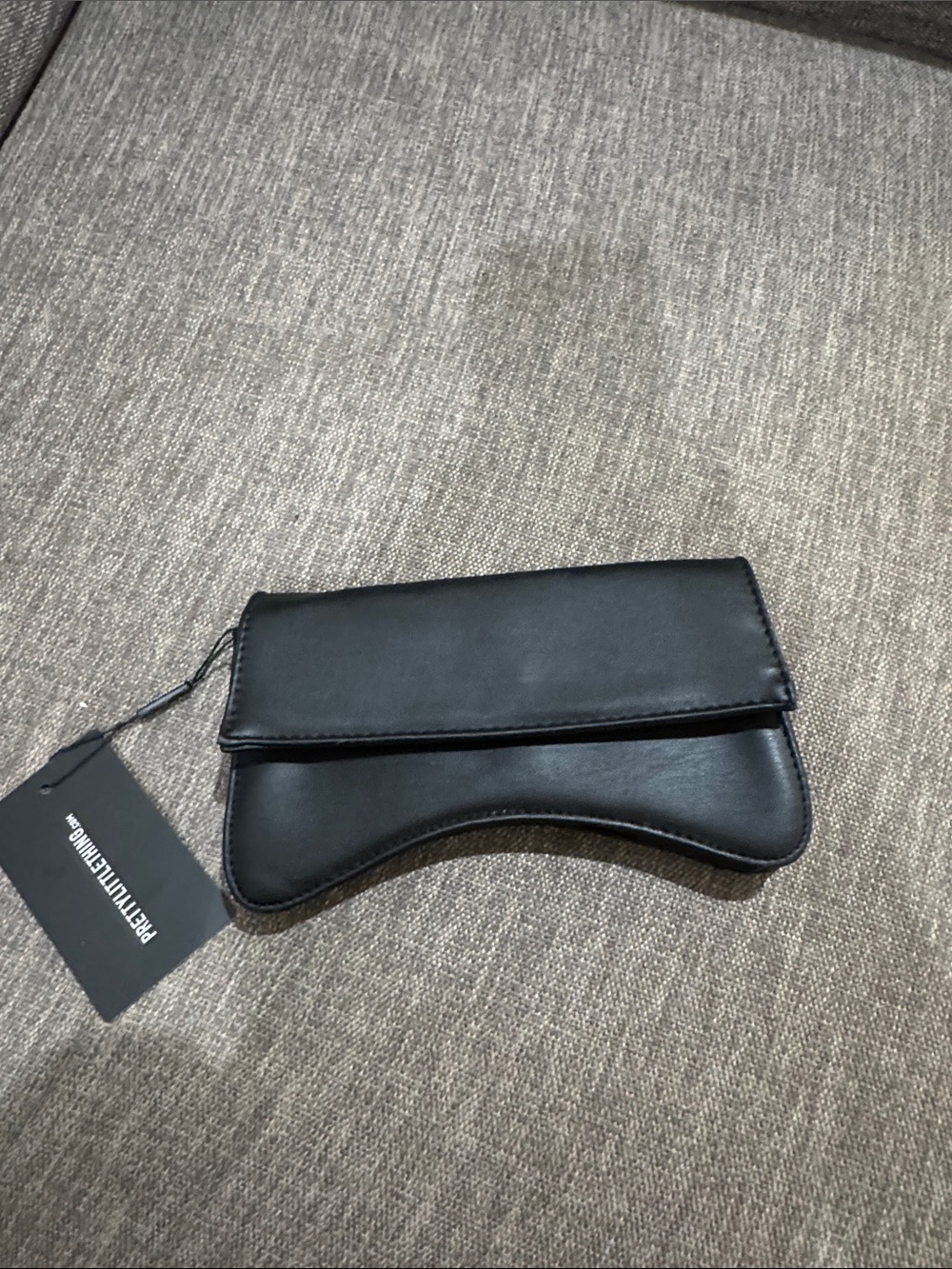 PrettyLittleThing Black Curved Mini Shoulder Bag - Picture 7 of 7